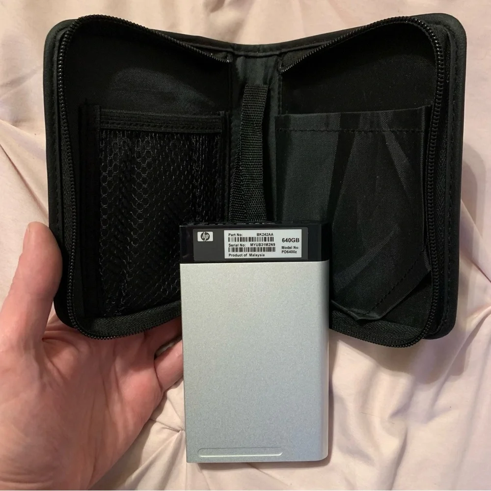 HP External Pocket Media Drive 640GB capacity - Model PD6400z w/case *no cord